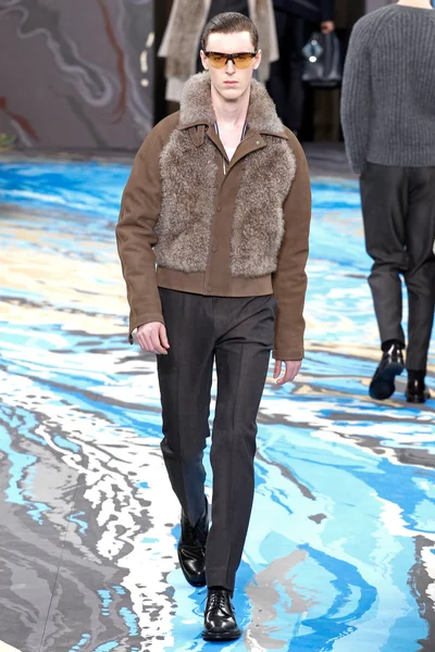 Look 10